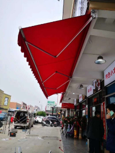 伸縮（suō）遮陽雨篷